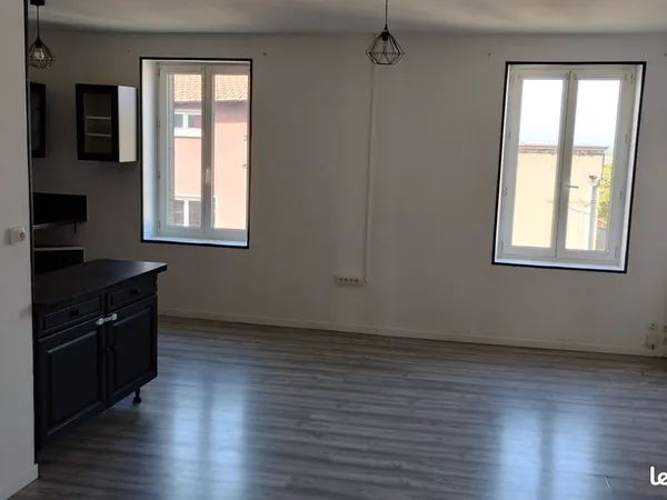 Particulier louer Particulier un appartement 3 chambres et terrain personnel 