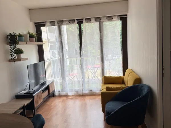 Spacieuse et superbe colocation au pied du tram près de la fac d'Orléans 