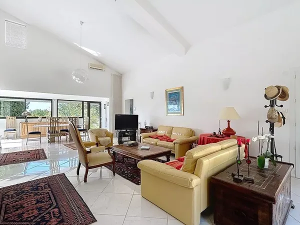 VILLA 5 PIECES 175 M2 AVEC PISCINE 