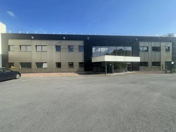 Local d'activité 11122 m² 