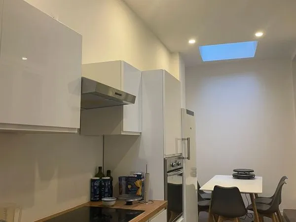 Chambre meublée en coloving 