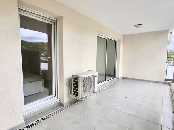 VAR - DRAGUIGNAN(83) - LES COLLETTES : VENTE APPARTEMENT 2 PIECES AVEC TERRASSE 