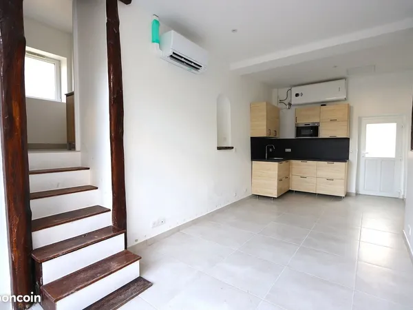 Studio 1 pièce 24 m² 