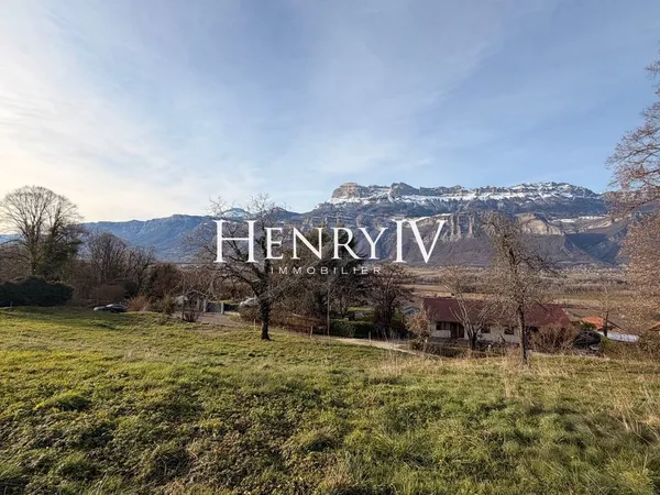 Terrain 1084 m² 