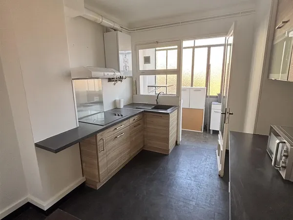 Appartement 3 pièces de 65 m2 Lumineux et bien isolé 2e étage 