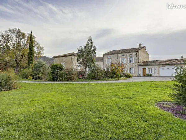 Maison 6 pièces 276 m² 
