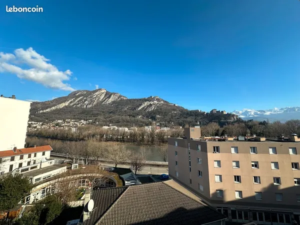 Studio meublé et équipé proche Gare avec vue Chartreuse 