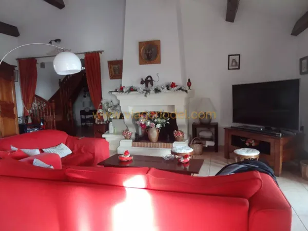 Maison 5 pièces 240 m² 