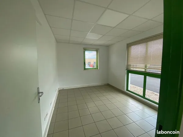 Local 268 m² LA CHAPELLE HEULIN