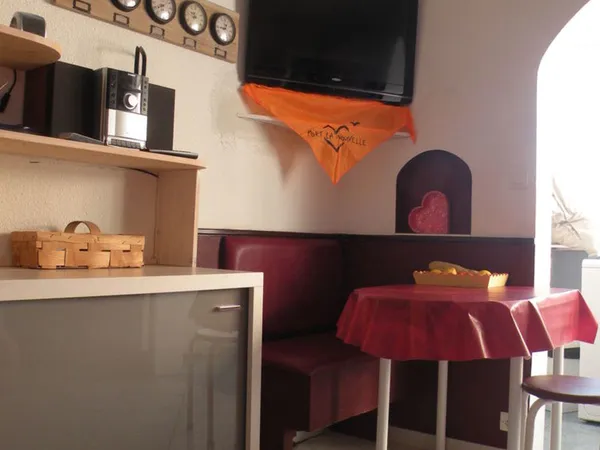 Studio meublé à l'année 