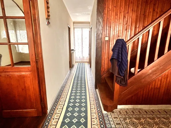 MAISON AVEC DU CACHET - PROCHE COMMERCES - QUARTIER RECHERCHÉ - CHAUDIERE GAZ RECENTE 