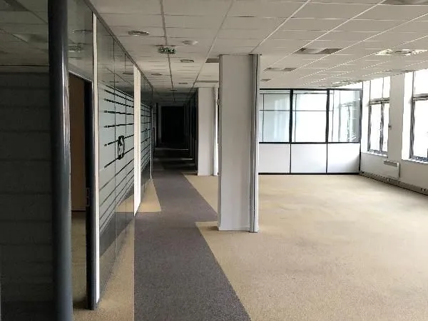 Bureau 105 m² 