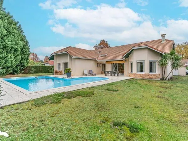 Maison 6 pièces 203 m² 