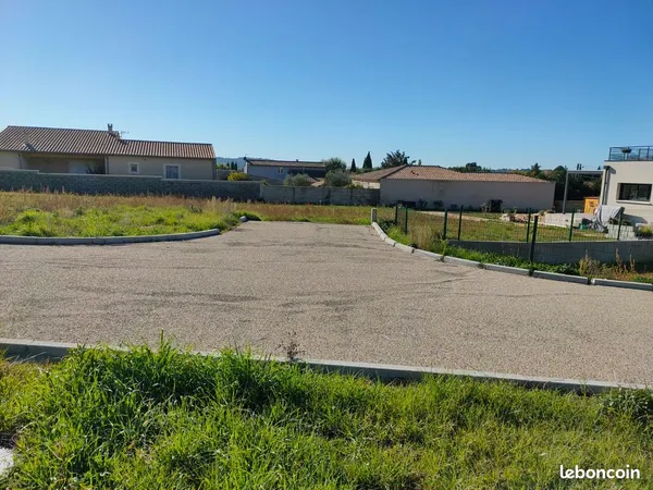 Terrain 553 m² constructible PàP 