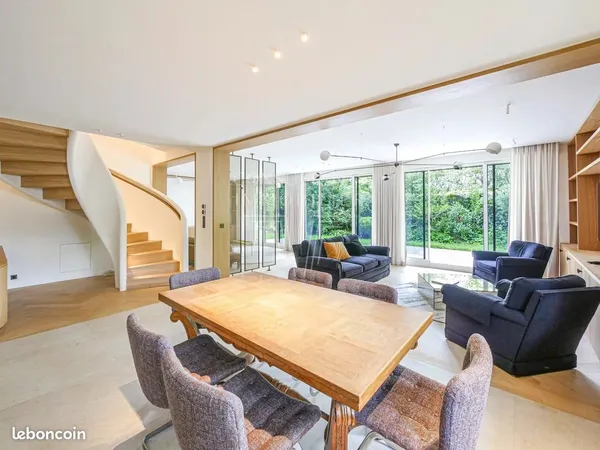 Duplex 7 pièces 192 m² 