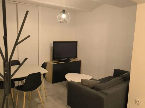 Appartement dans petit village de Fournes, Proche Pont du Gard - Urgent cause séparation 