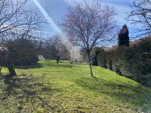 Grand et beau terrain plat de 2375 m2