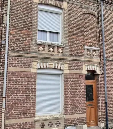 Amiens Henriville Maison de ville avec cave, cour et grenier 
