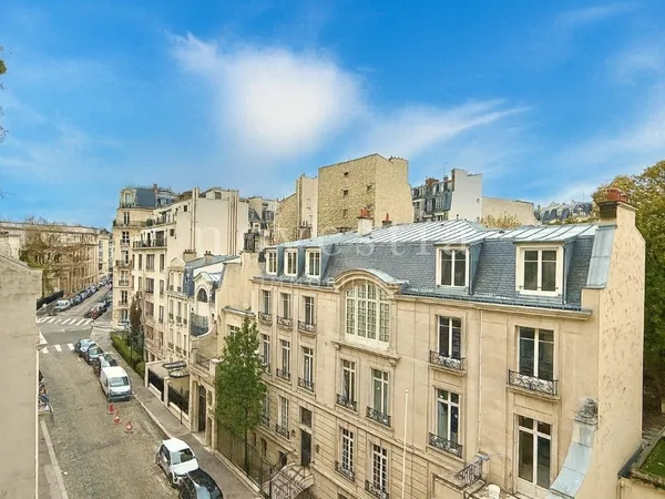Appartement de 2 pièces de 77m² + balcon 