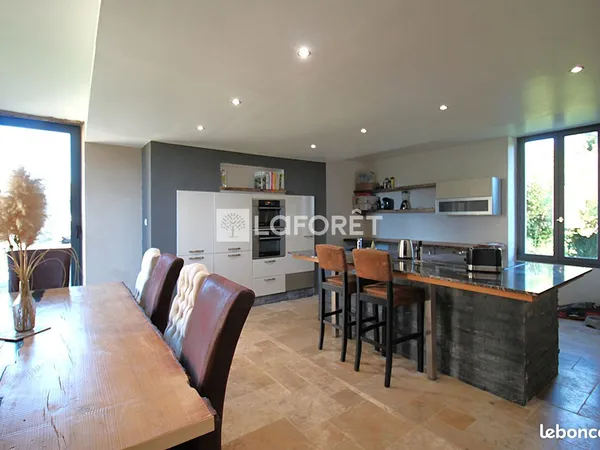 Maison 6 pièces 261 m² 