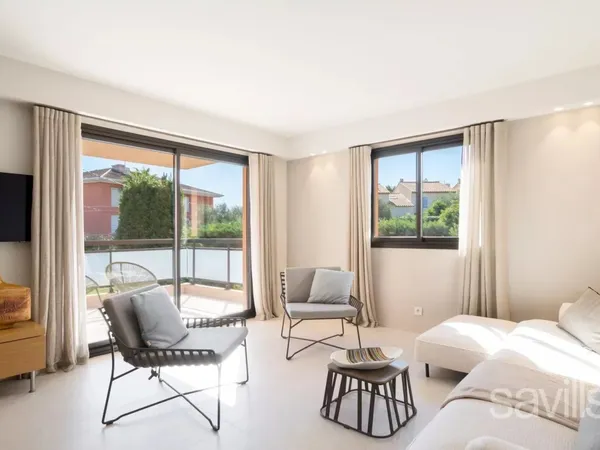 Superbe trois pièces avec terrasse et piscine 