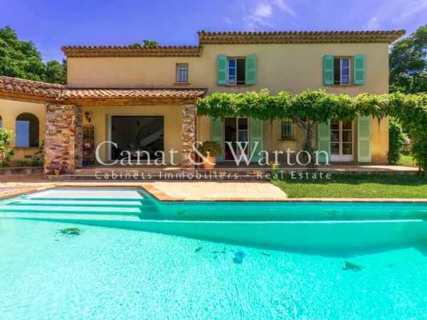 DOMAINE RECHERCHÉ À CAVALAIRE: VILLA AVEC VUE MER & PISCINE 