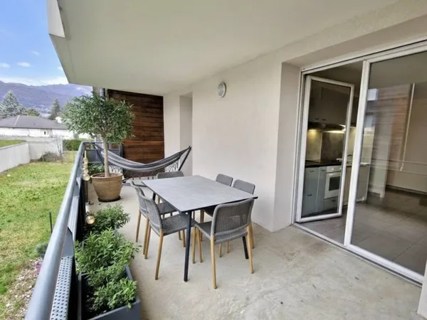 Bel appartement T2, grande terrasse à ECHIROLLES