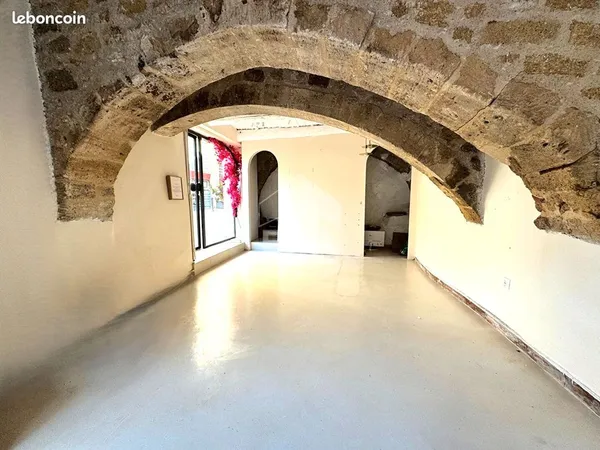 Local 64 m² SALON DE PROVENCE 