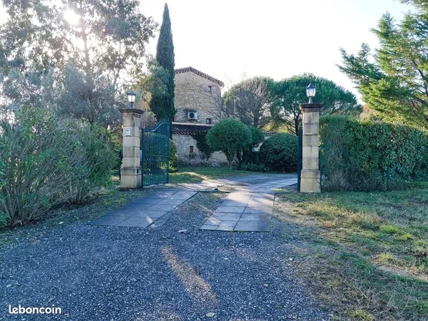 Mas 7 pièces 242 m² 