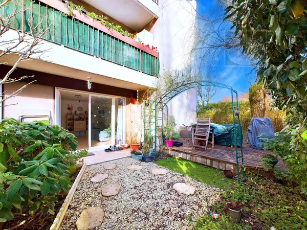 APPARTEMENT AVEC JARDIN PRIVATIF 