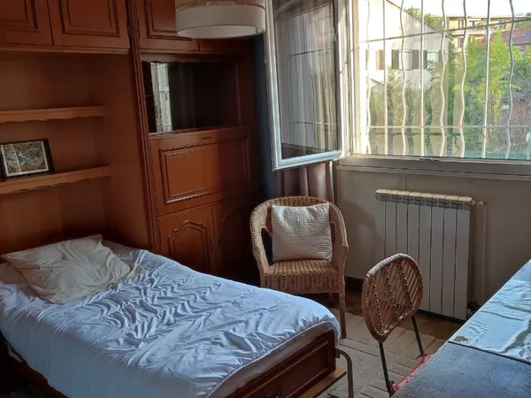 Loue chambre dans maison 