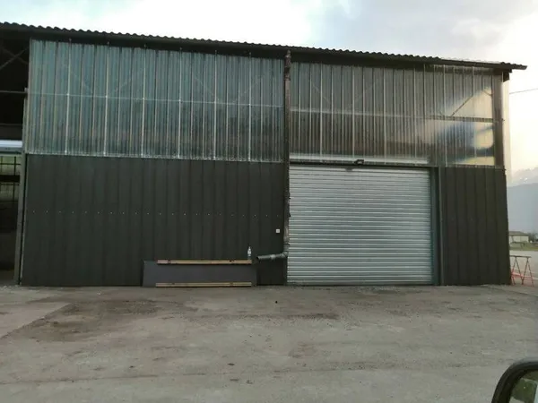 Entrepôt 300 m² 