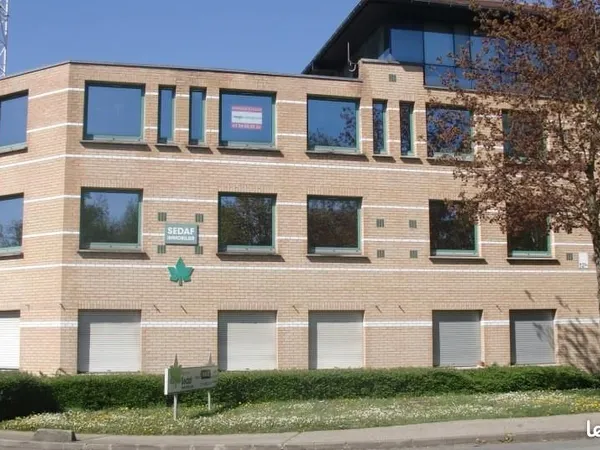 Bureaux 74 m² 