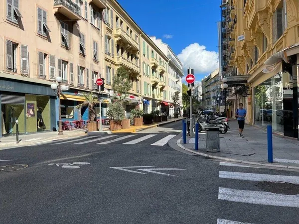 Local commercial 194 m² 