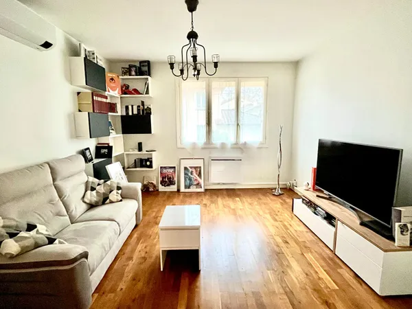 Appartement T3 de 56,57m2 en RDC surélevé - Lyon 8 La Plaine 