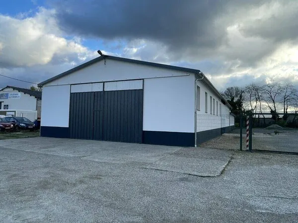 Local d'activité 630 m² 