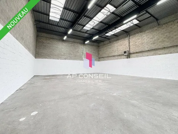 Local d'activité 382 m² 