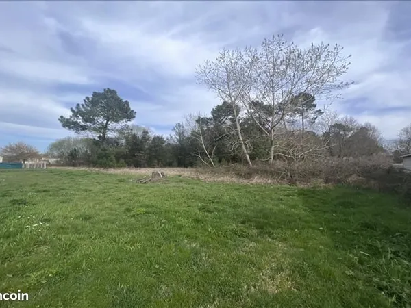 Terrain 1 400 m² Etauliers 