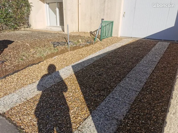Maison mitoyenne a étage à louer 