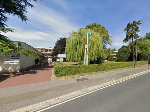 Local commercial 196 m² 