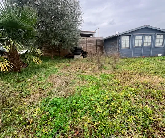 Terrain 240 m² 