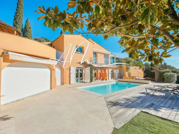 Villa 8 pièces 221 m² 