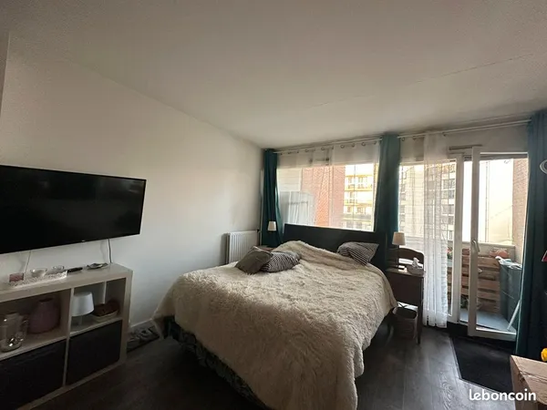Studio 1 pièce 33 m² 