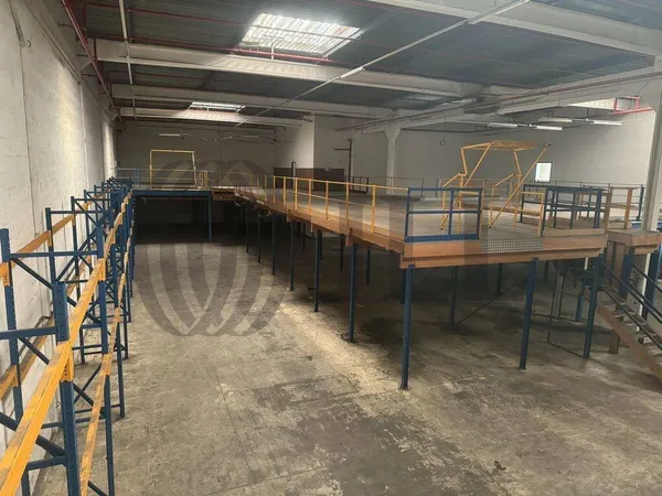 Local d'activité 2080 m² 