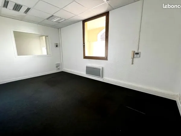 Bureau 83 m² 