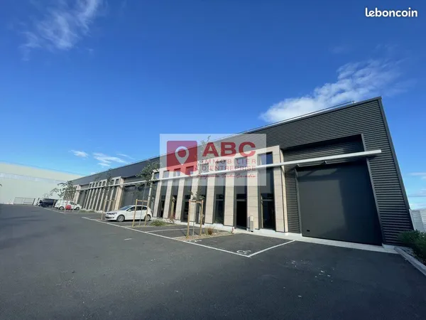 Local d'activité 2 559 m² 