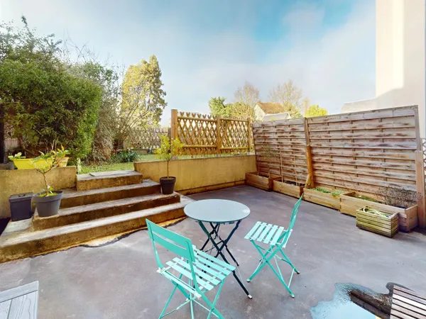 A LOUER - Appartement meublé 3 pièces CHARTRES avec garage 