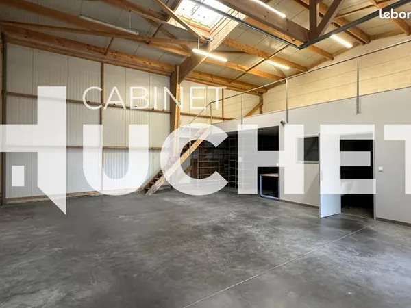 Local commercial 144 m² 