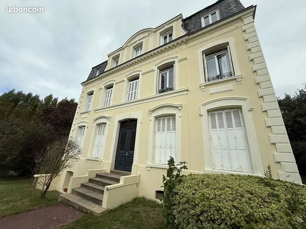 Studio 1 pièce 30 m² 
