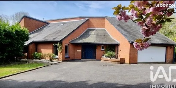Maison 10 pièces 319 m² 